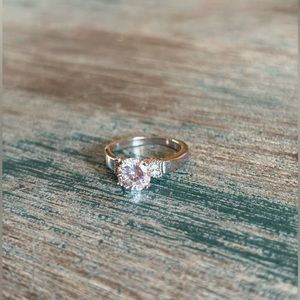 Rhinestone ring; Size 5